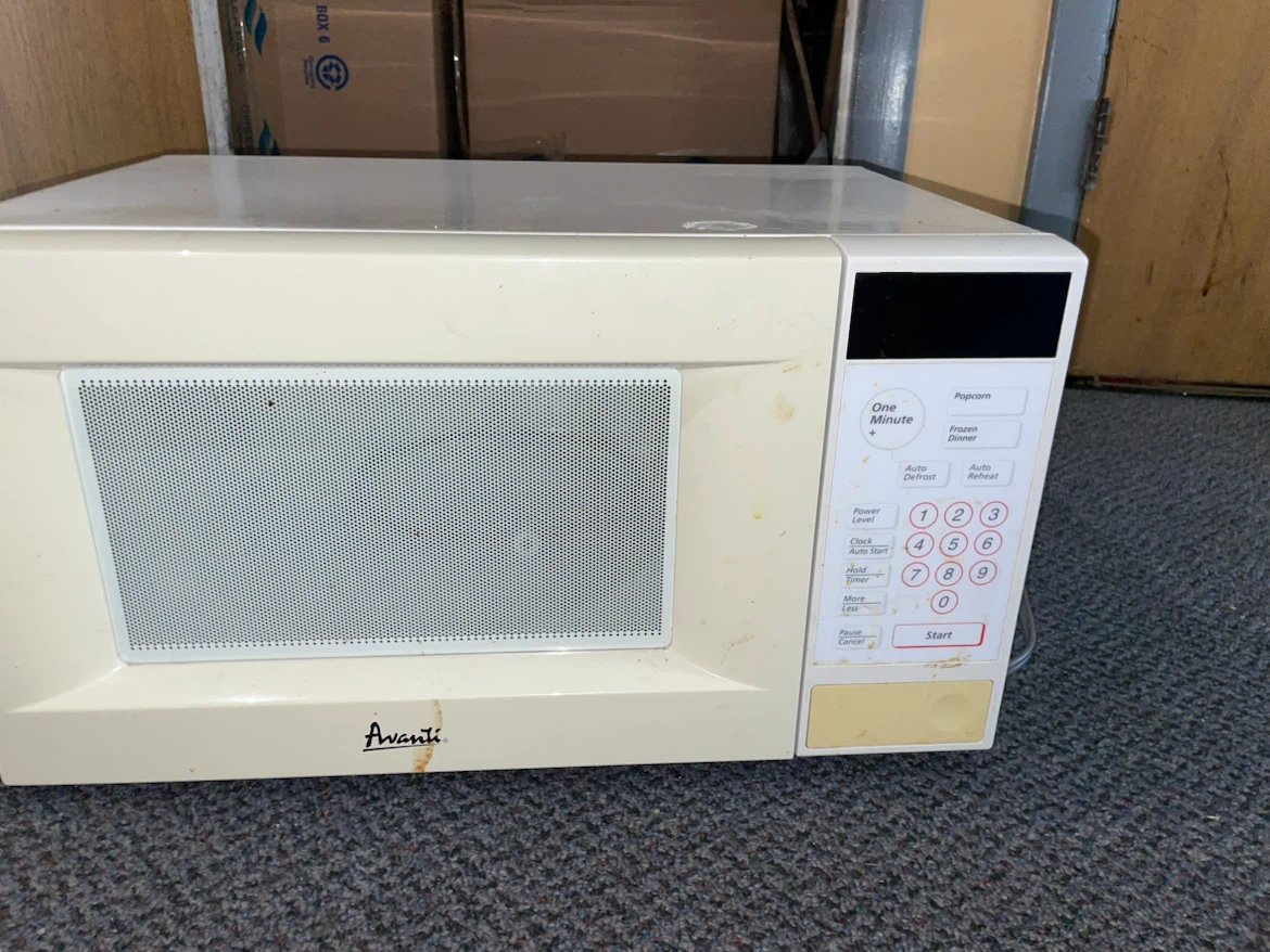 Avanti White Microwave - photo 3