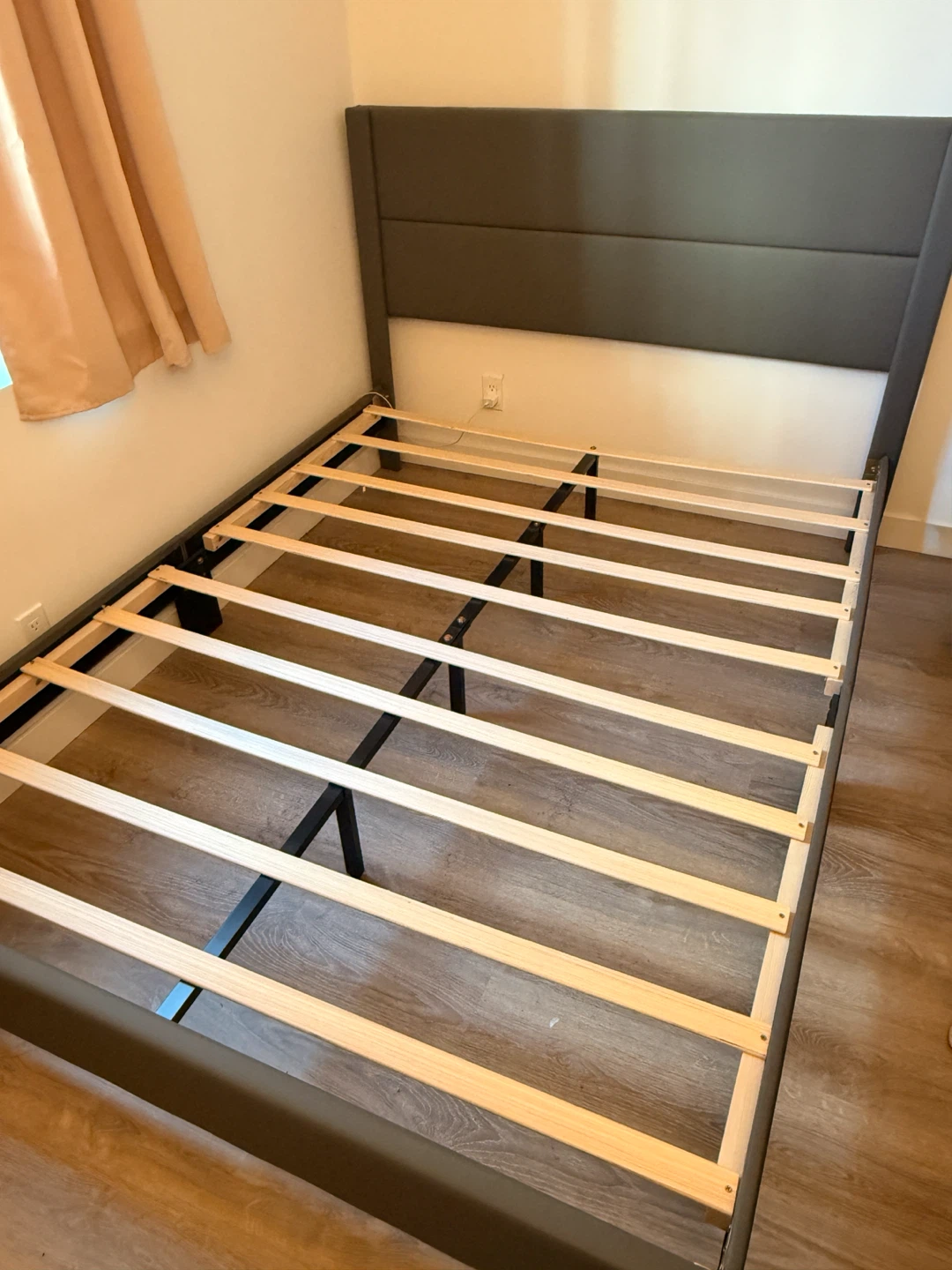Queen size bed frame - photo 3