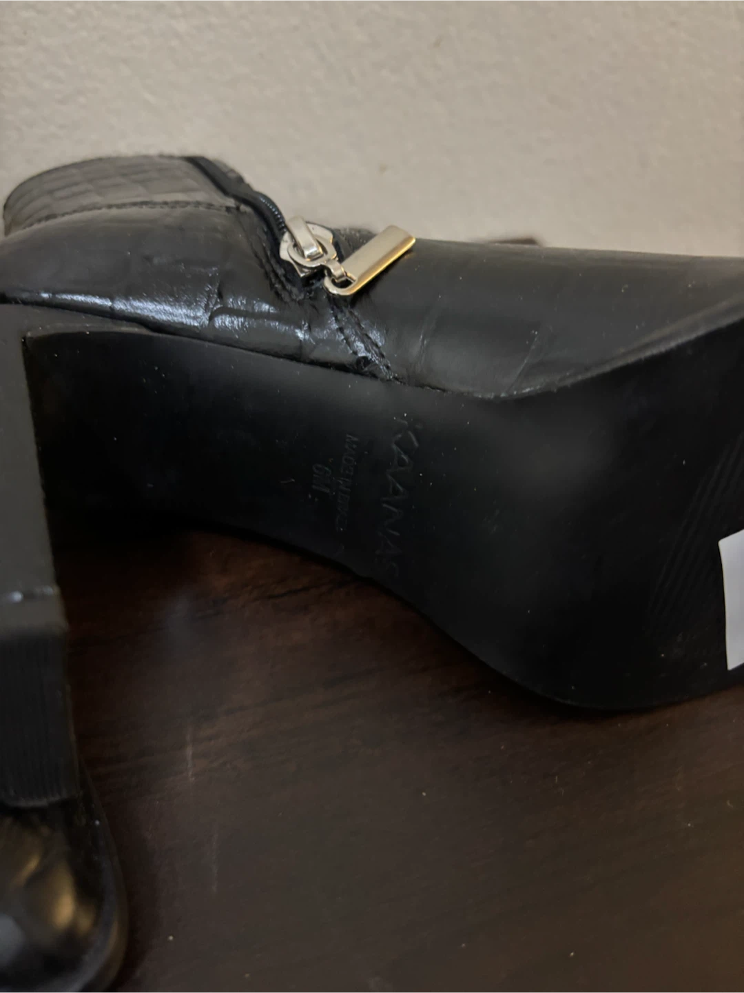 NEW-Size 6-Black Crocodile-Embossed Heeled Booties - photo 2