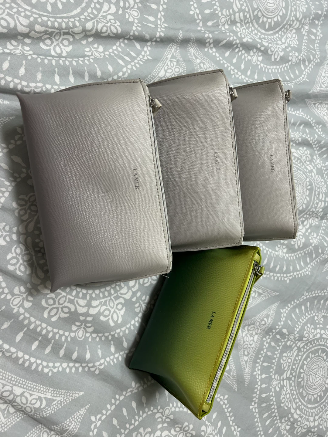 LA MER Pouches (3 Grey, 1 Green)