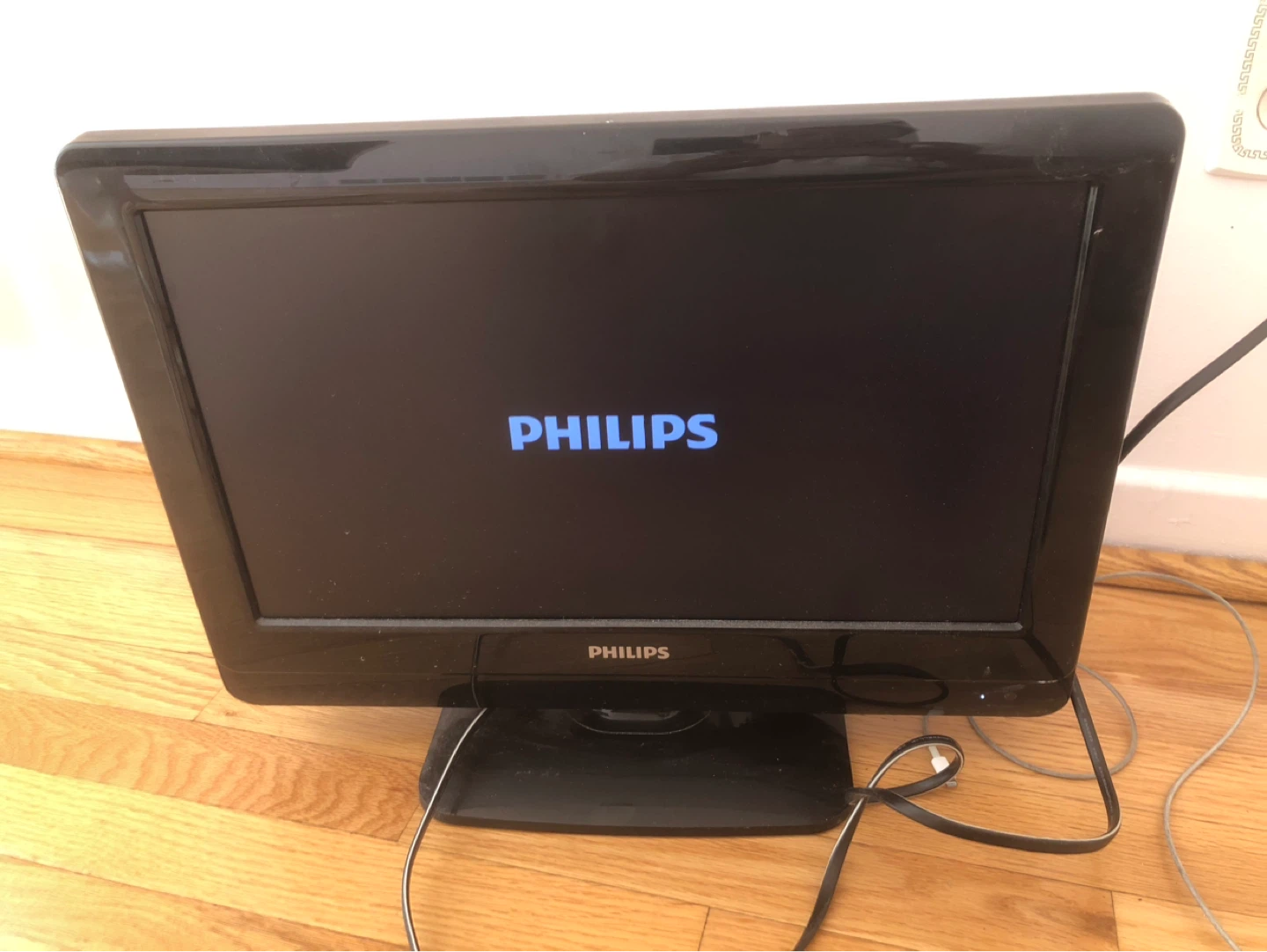 Philips 19" LCD TV/Monitor and remote. - photo 2