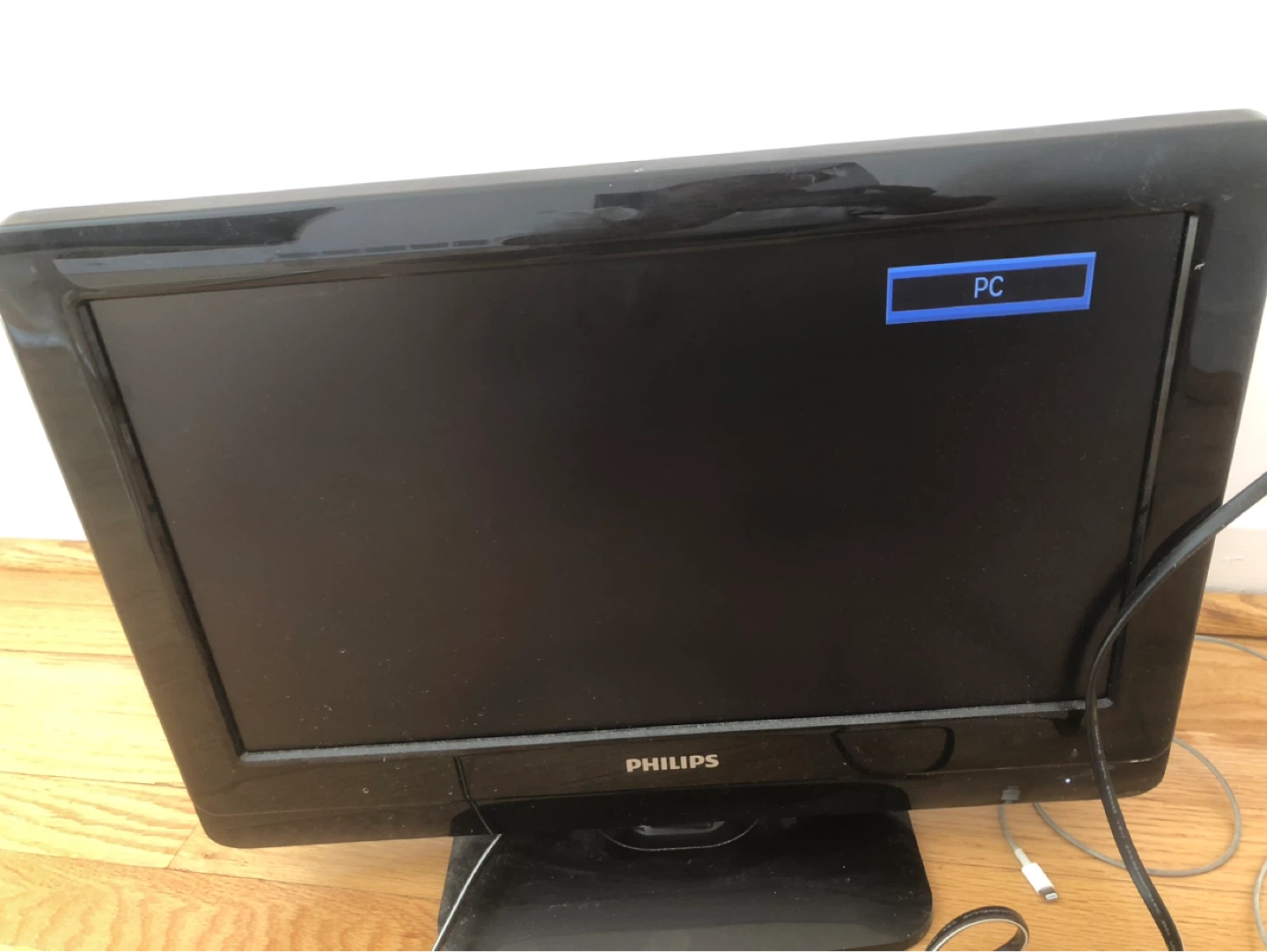 Philips 19" LCD TV/Monitor and remote. - photo 3