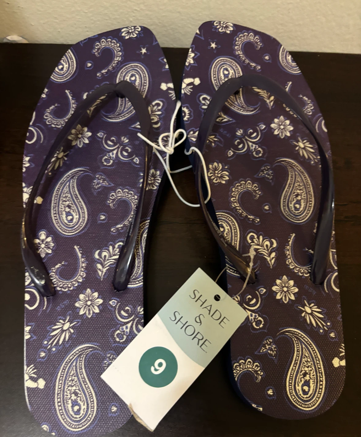 NEW-Shade & Shore Paisley Flip Flops Size 9