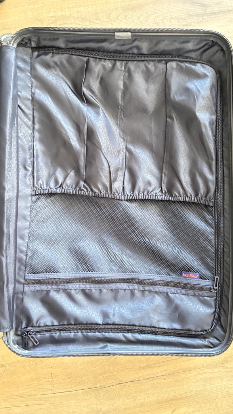 Grey Hard-Shell Spinner Suitcase - photo 4