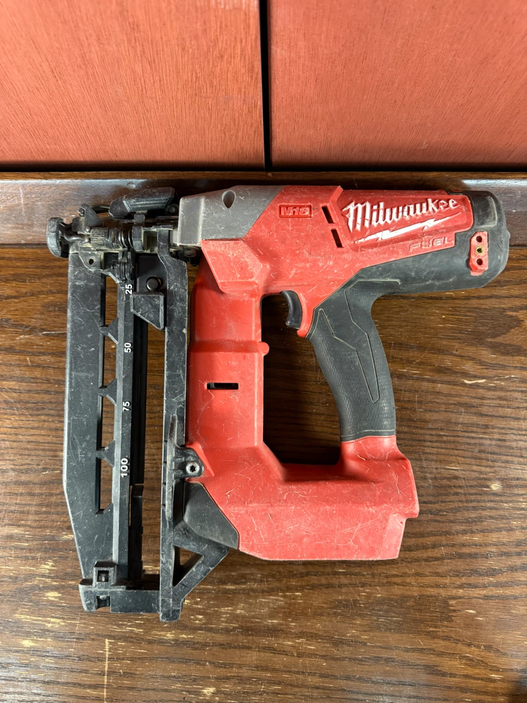 Milwaukee M18 FUEL 18V Brushless 16ga Straight Finish Nailer