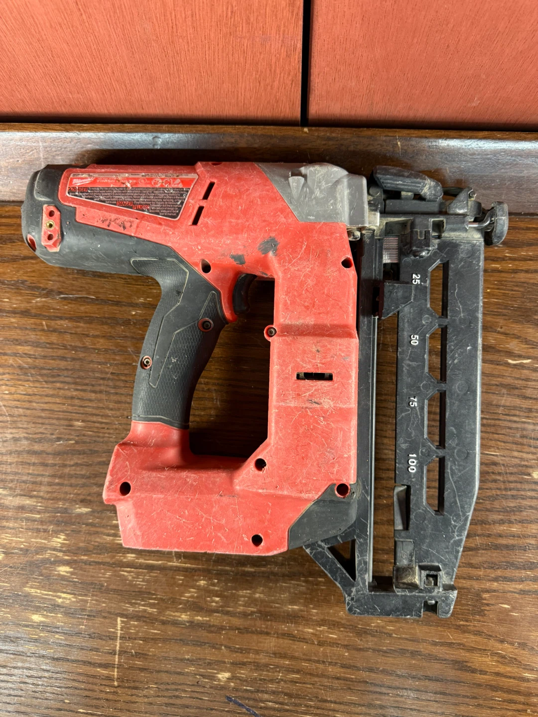 Milwaukee M18 FUEL 18V Brushless 16ga Straight Finish Nailer - photo 2