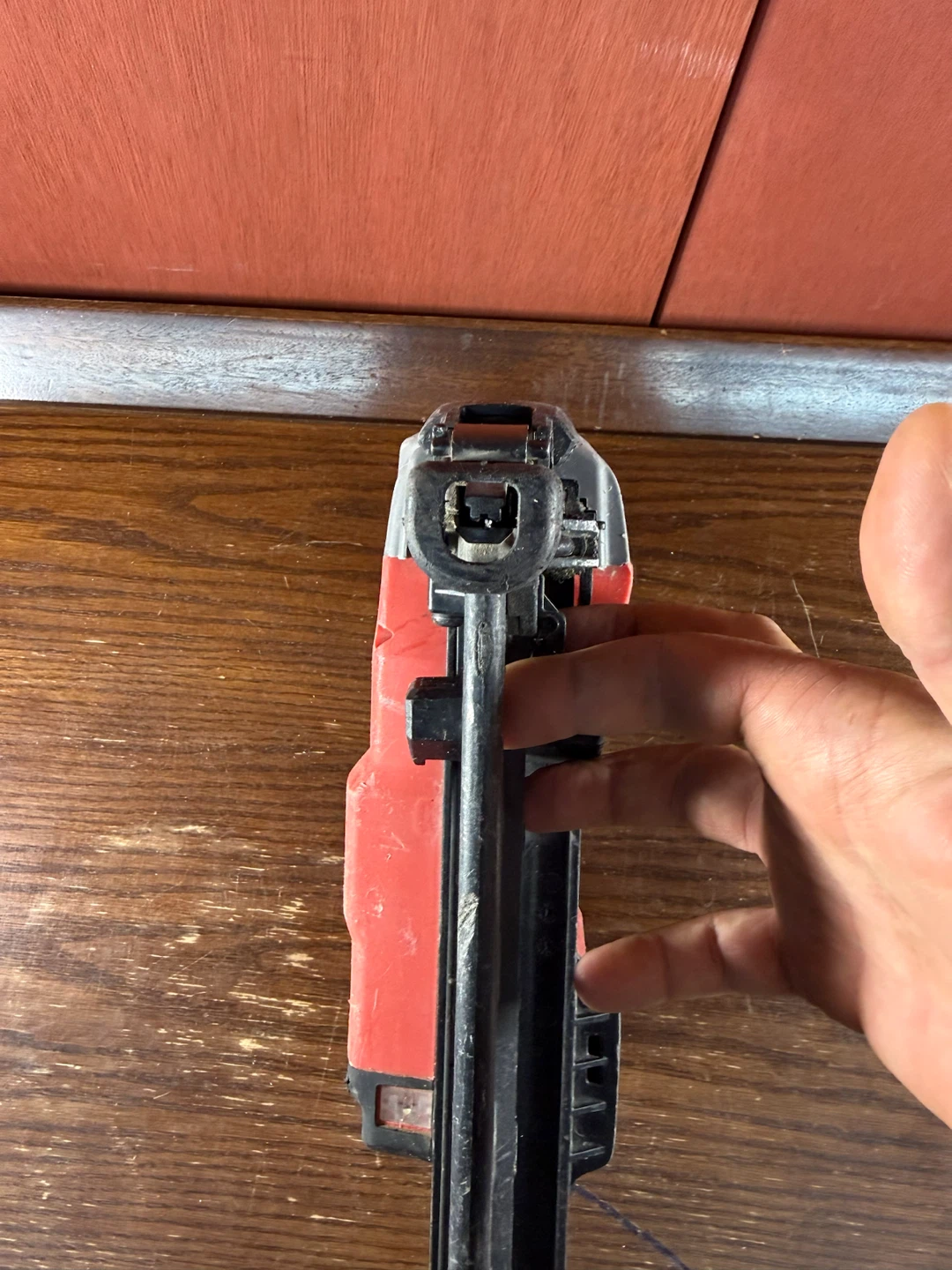Milwaukee M18 FUEL 18V Brushless 16ga Straight Finish Nailer - photo 3