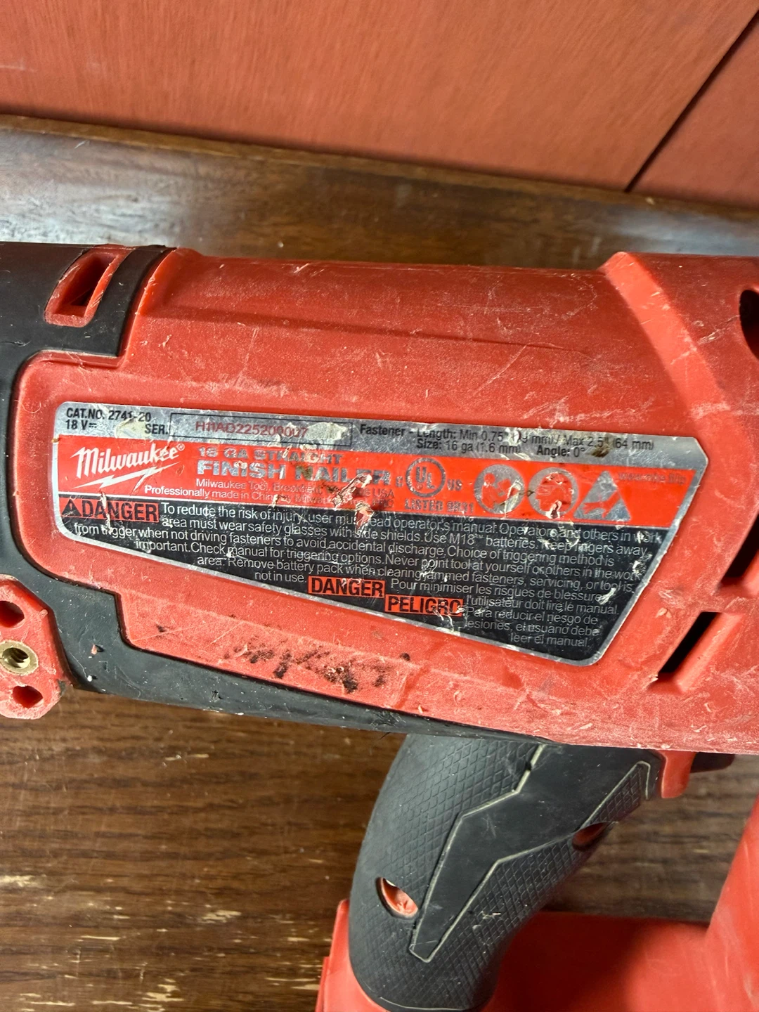 Milwaukee M18 FUEL 18V Brushless 16ga Straight Finish Nailer - photo 4
