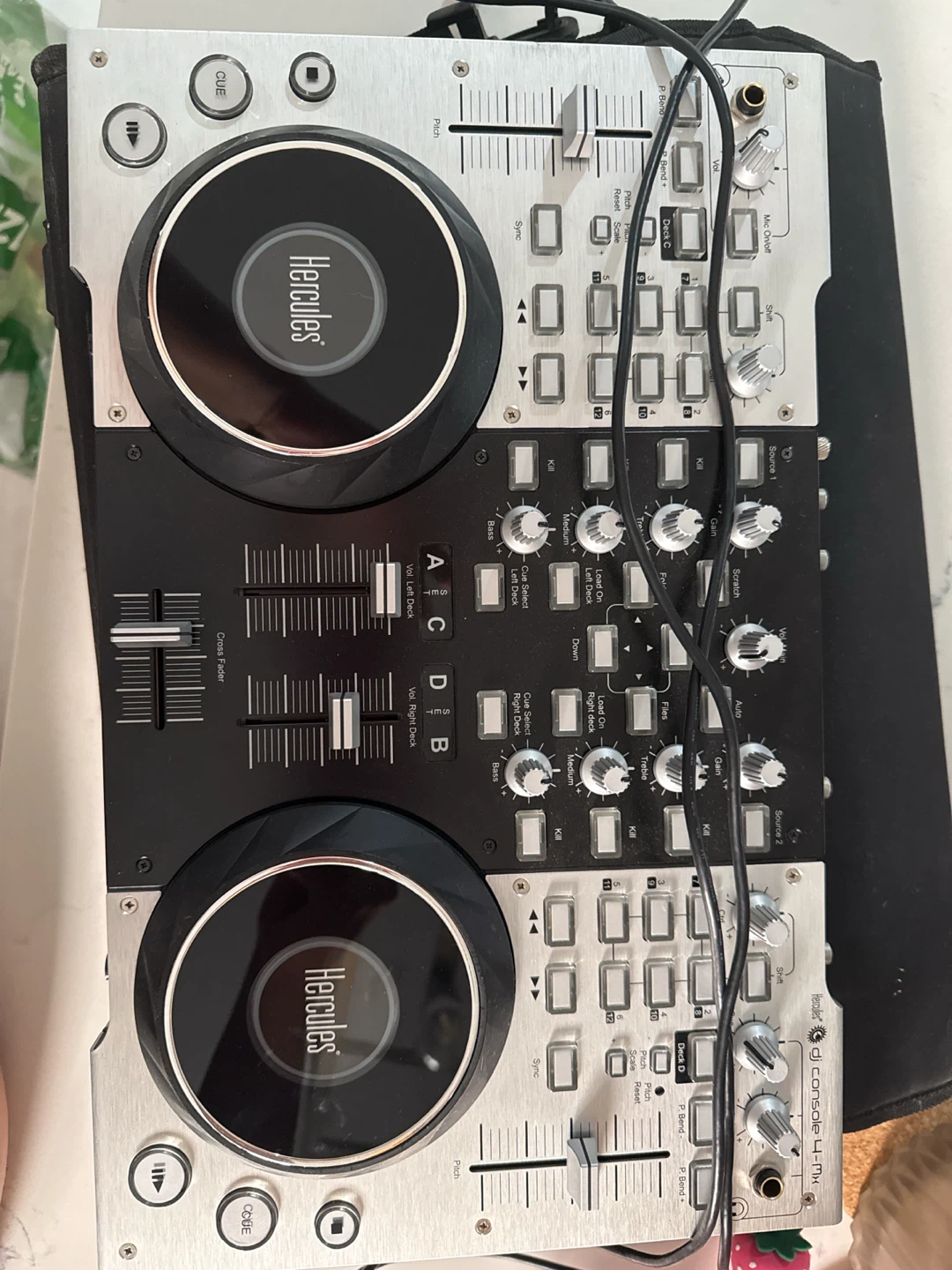 Hercules DJ Console 4-MX