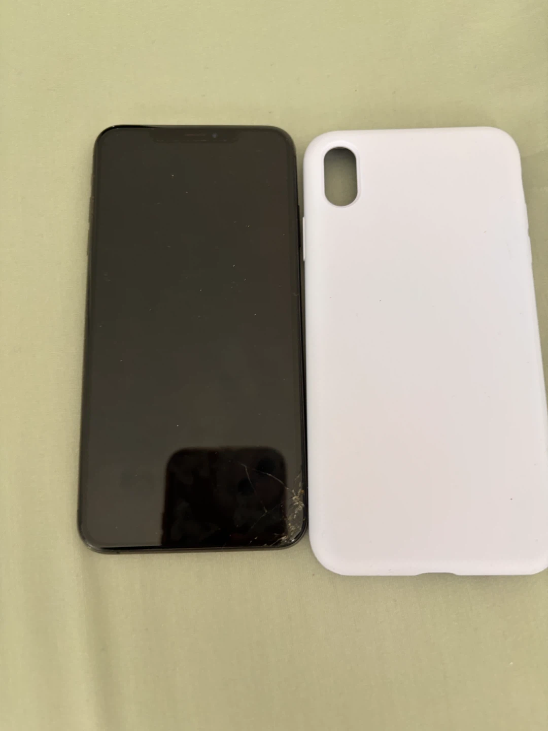 Apple iPhone Xs max with Case - photo 4