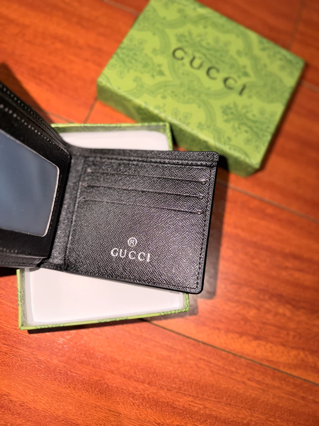 Gucci Snake Bi-fold Wallet - photo 3
