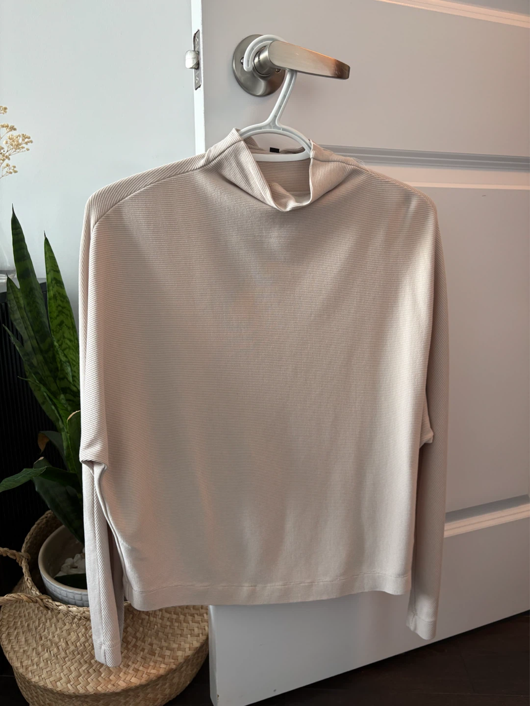 Women’s Shirts and Dress (8 pieces) - photo 2