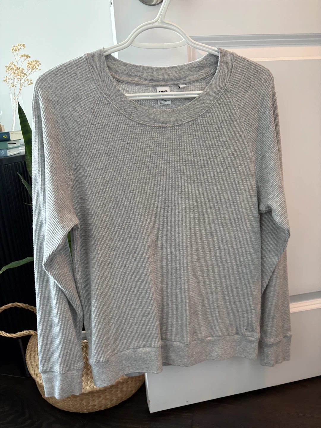 Women’s Shirts and Dress (8 pieces) - photo 3