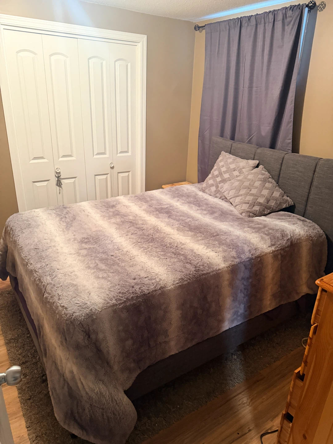 Double bedframe with mattress