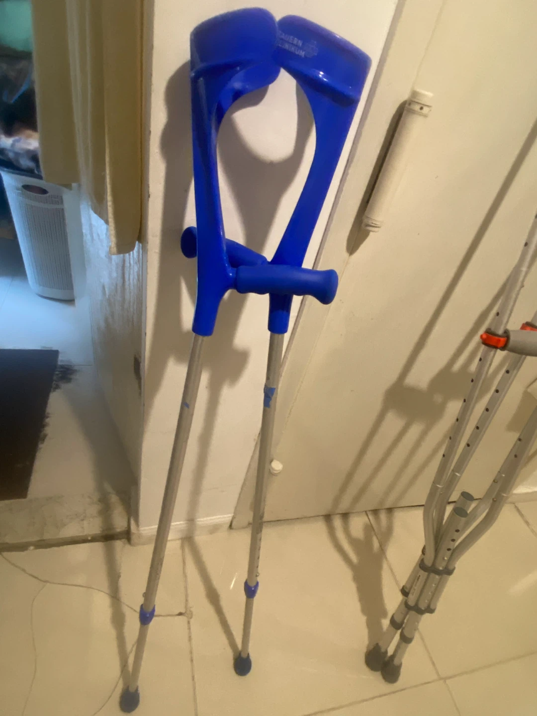 TAUBER KLINIKUM Crutches