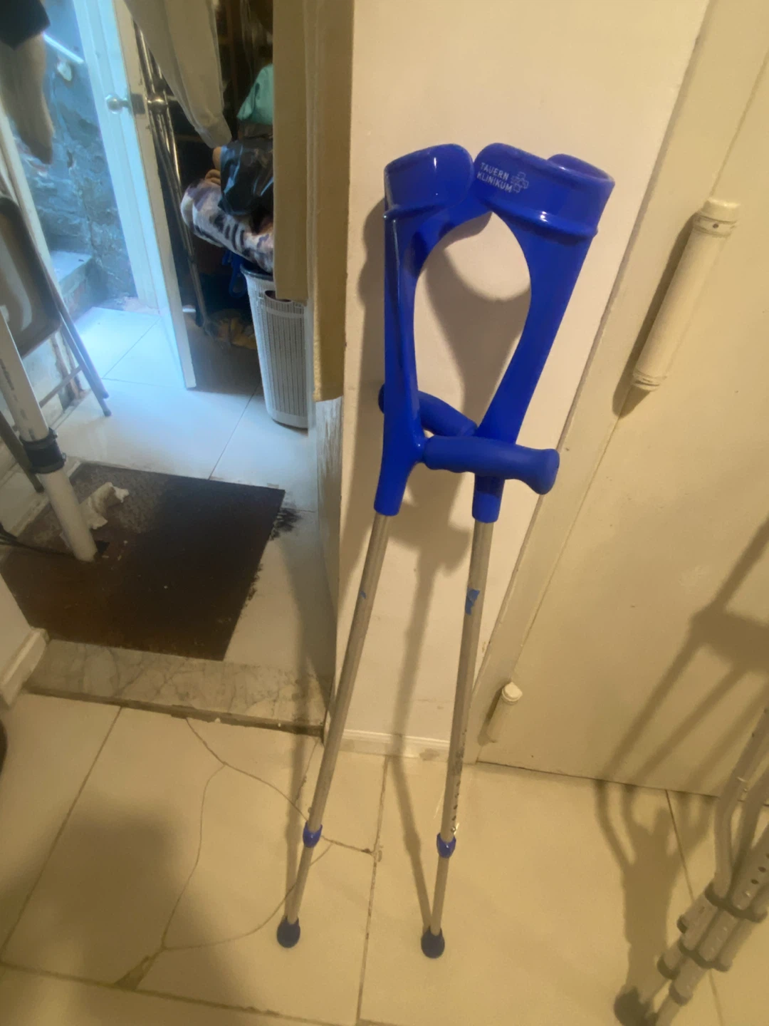 TAUBER KLINIKUM Crutches - photo 2