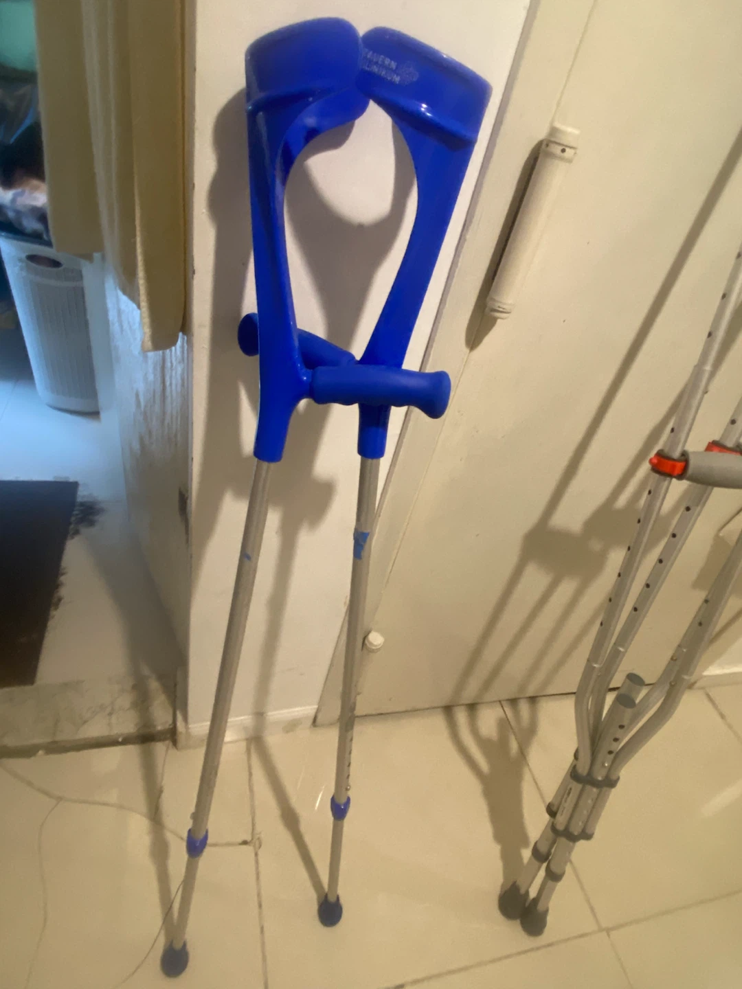 TAUBER KLINIKUM Crutches - photo 3