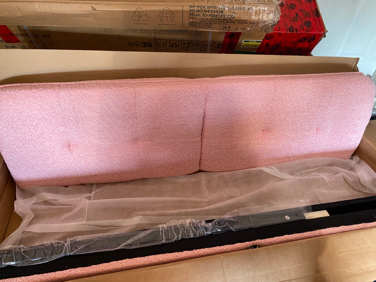 Pink Upholstered Daybed but incompleted. - photo 3