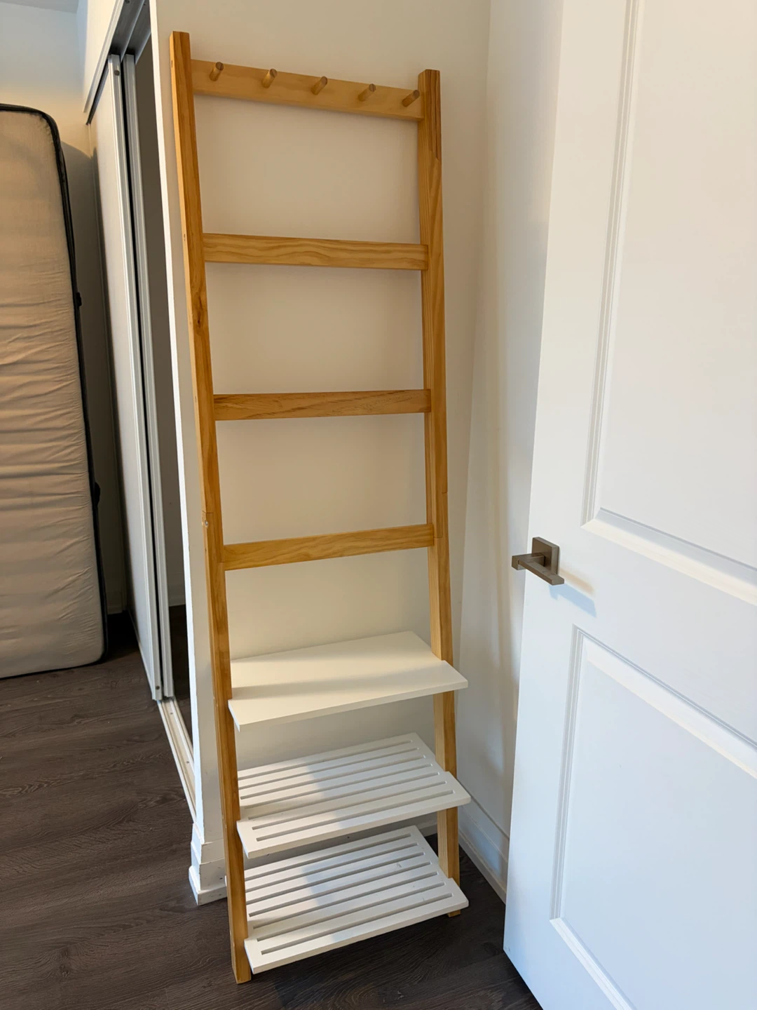 Leaning Entryway Organizer