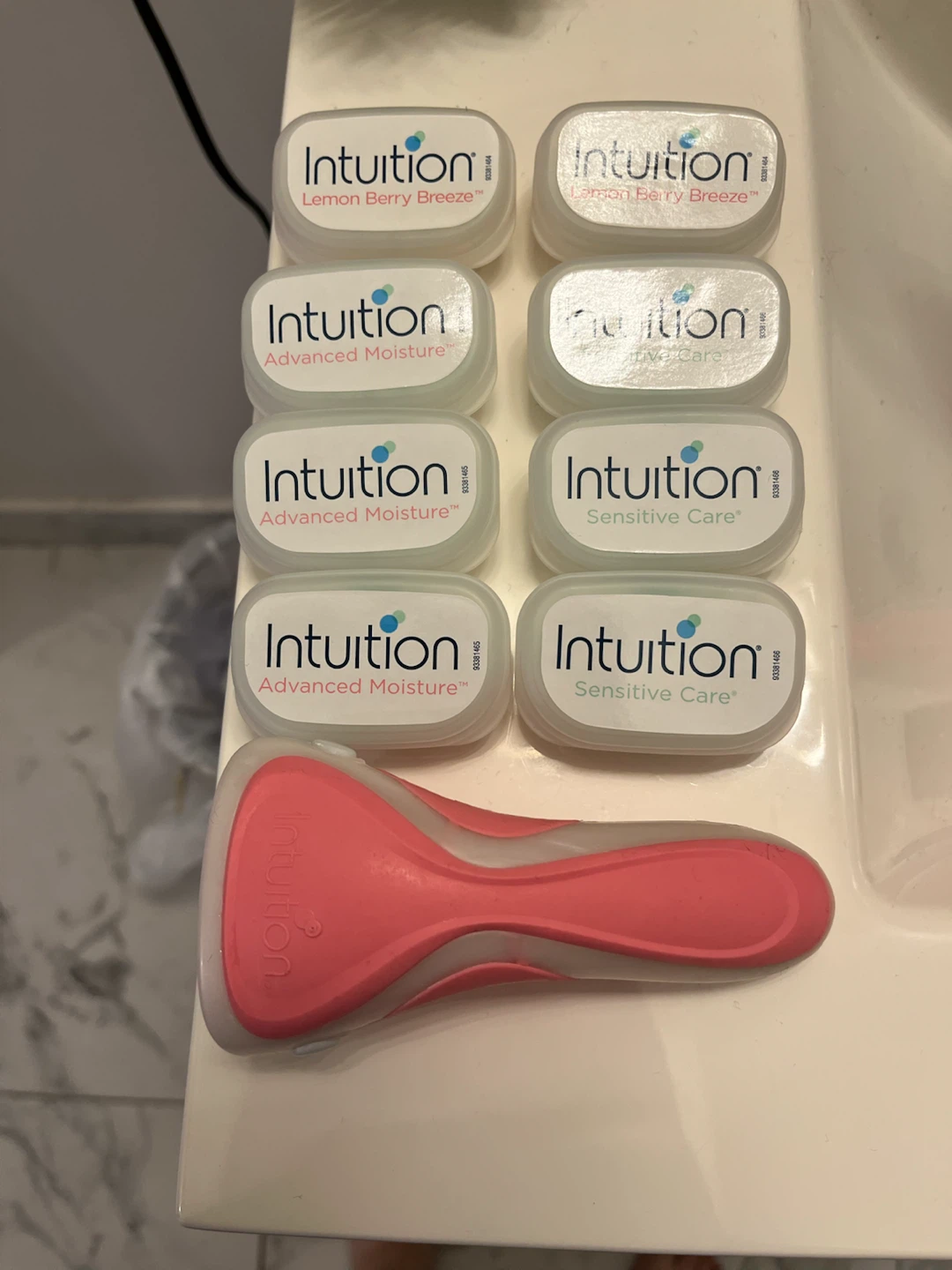 Schick Intuition base plus 8 new razors