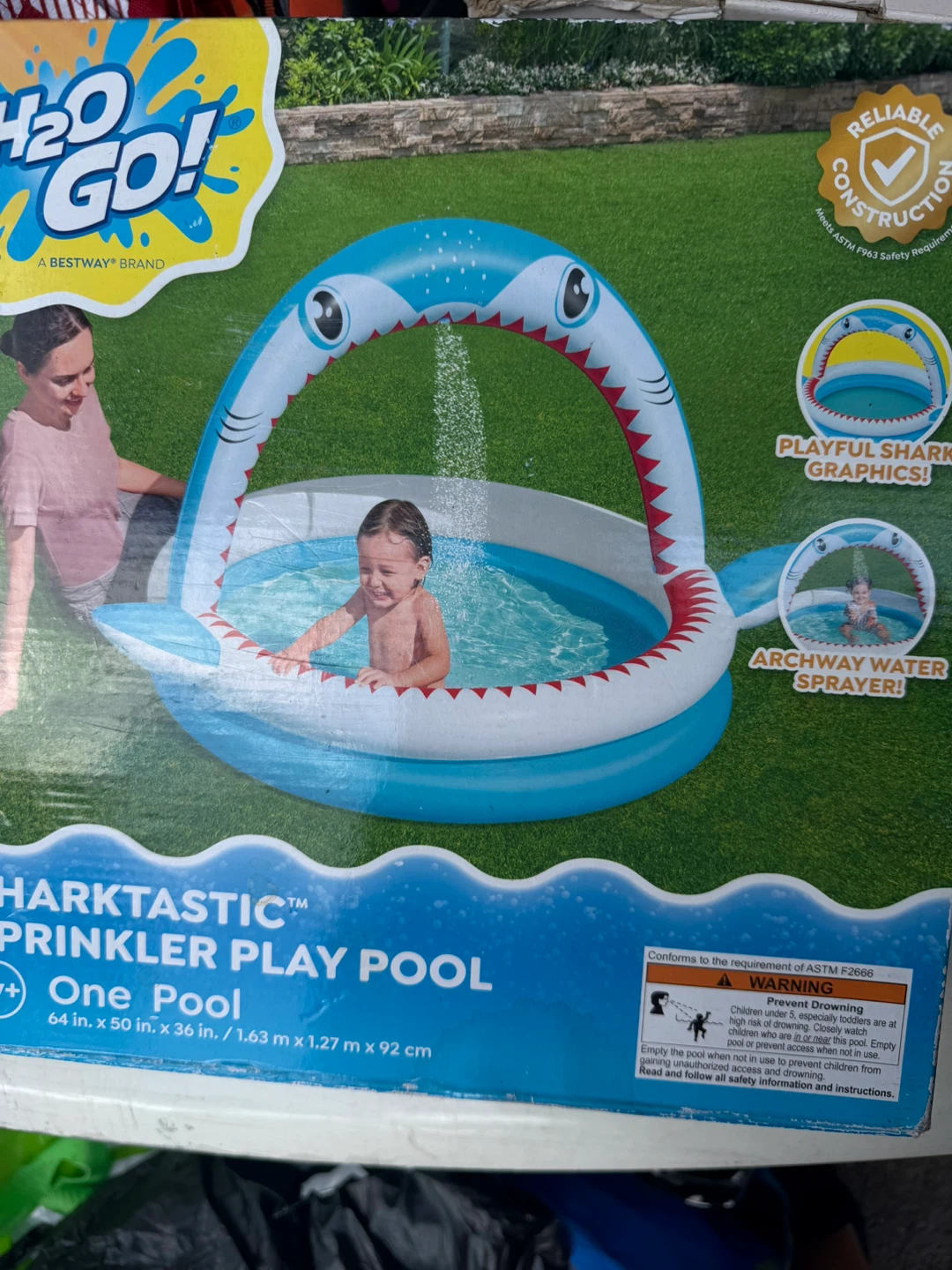 H2O Go! HARKTASTIC Sprinkler Play Pool
