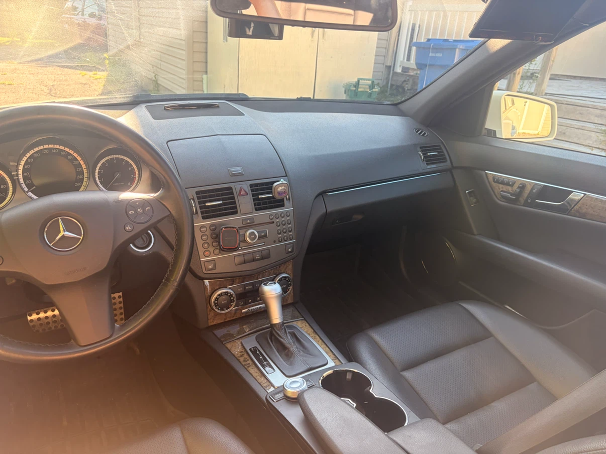 2011 White Mercedes-Benz C300 4MATIC Sedan - photo 4