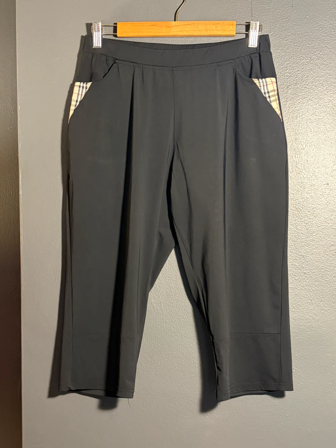 Black Capri Pants with Tartan Pockets