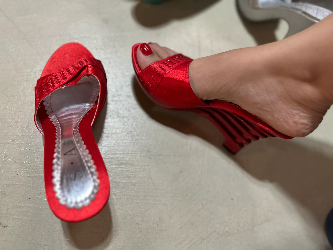 WEN Women's Red Mules Size 36 - photo 2