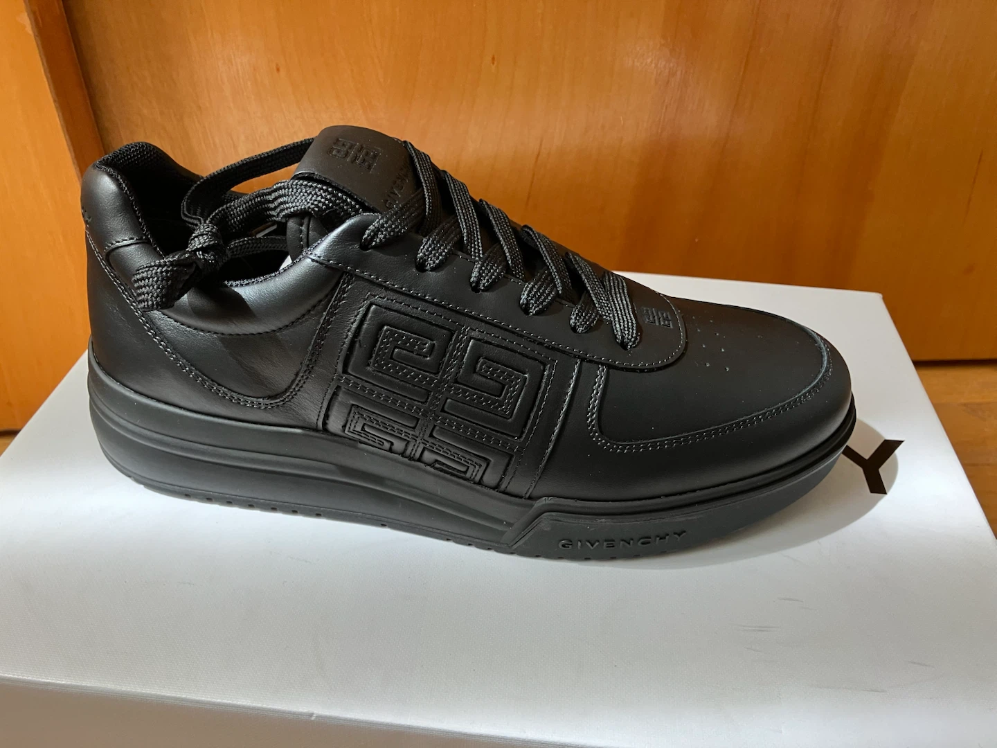 Brand New Givenchy G4 size 40 men’s sneakers