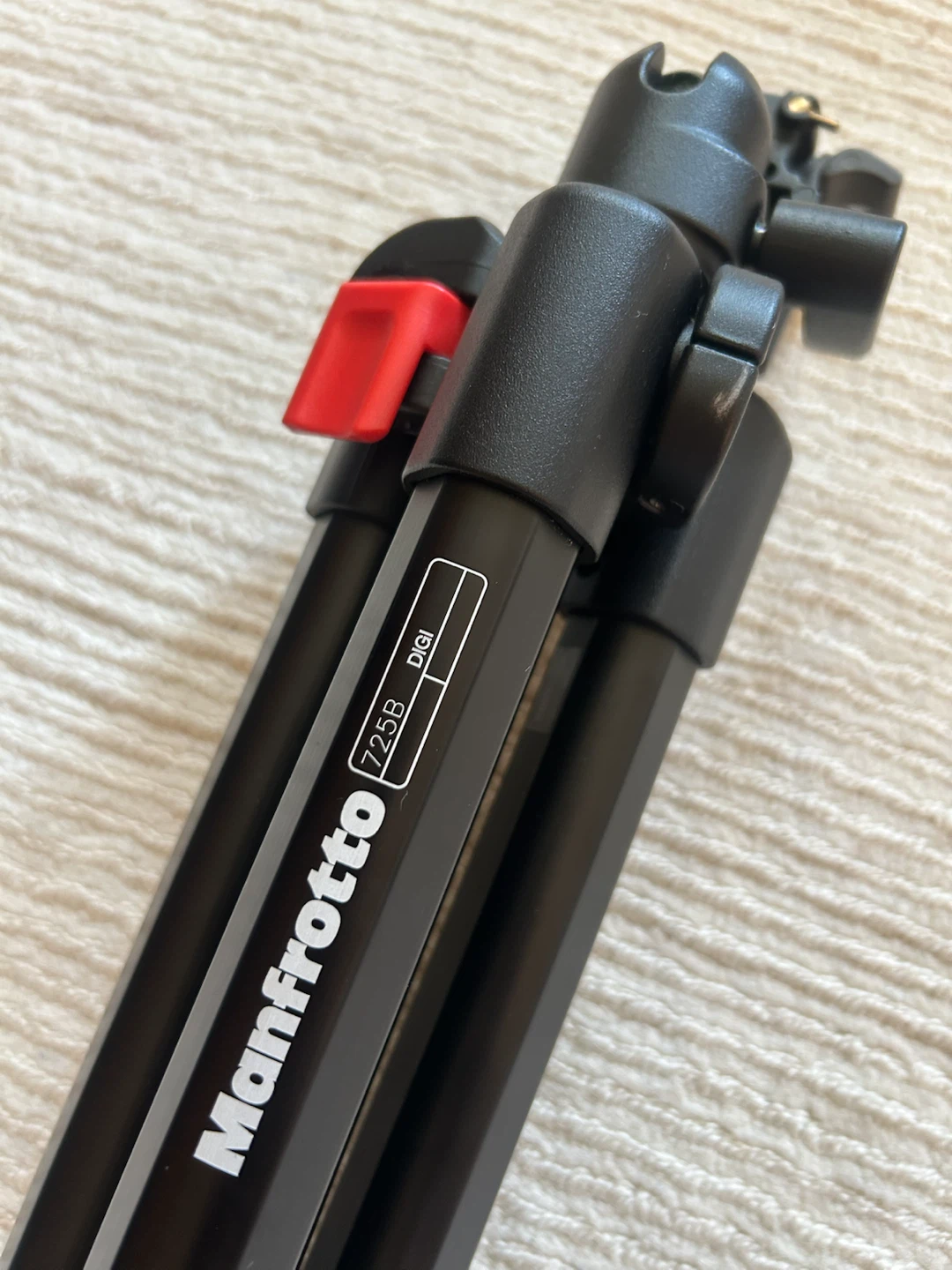 Manfrotto 725B Digi Black Tripod with Ballhead - photo 2