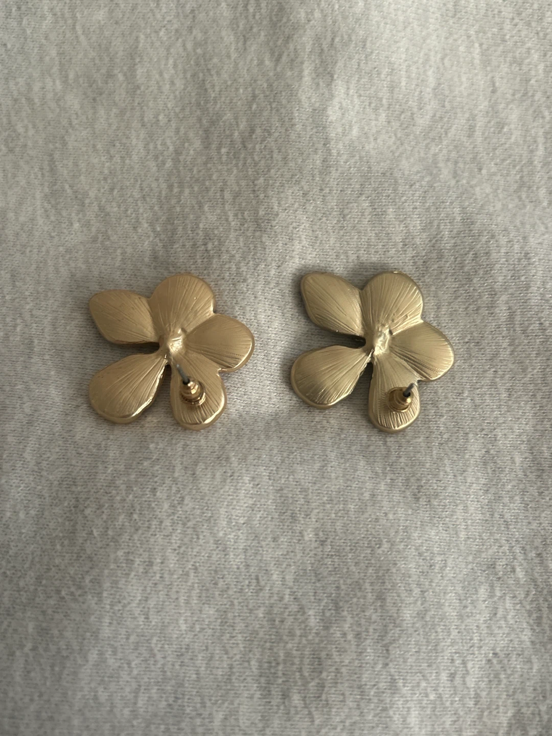 Gold Tone Flower Earrings - photo 2