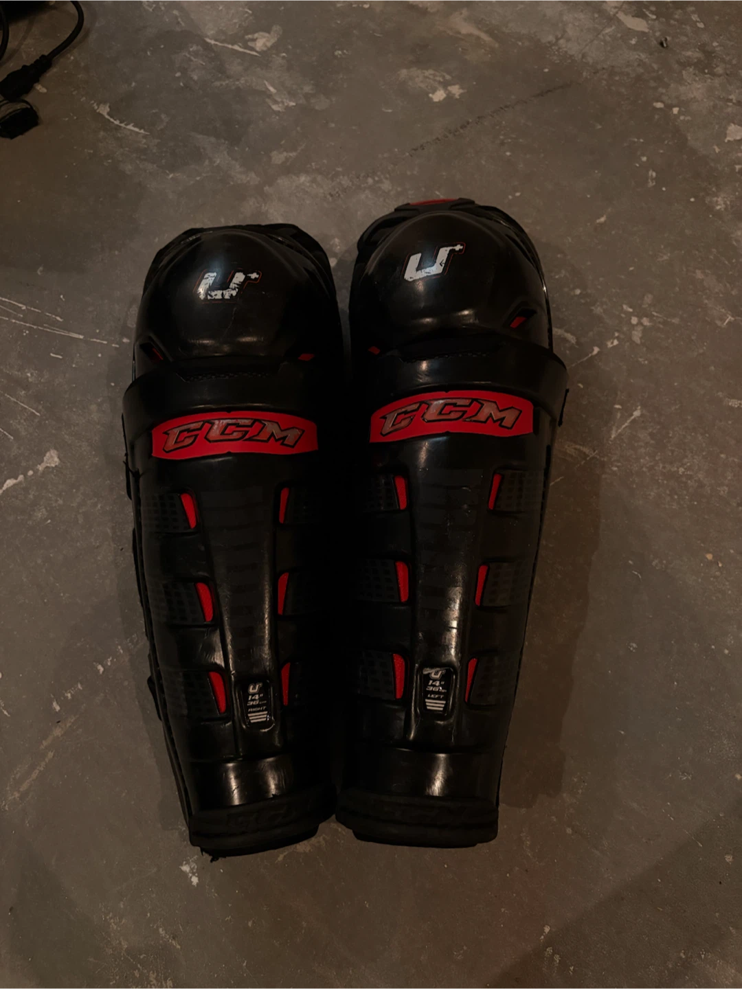CCM Hockey Shin Pads & Easton Synergy Elbow Pads - photo 2