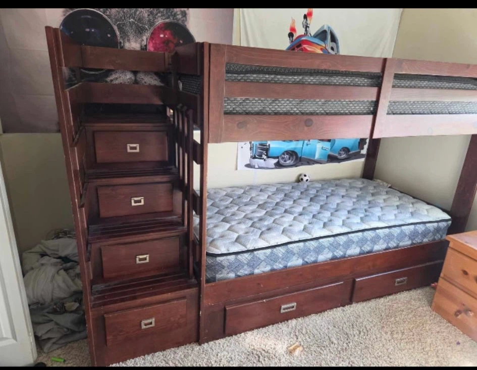 Twin bunk bed - photo 3