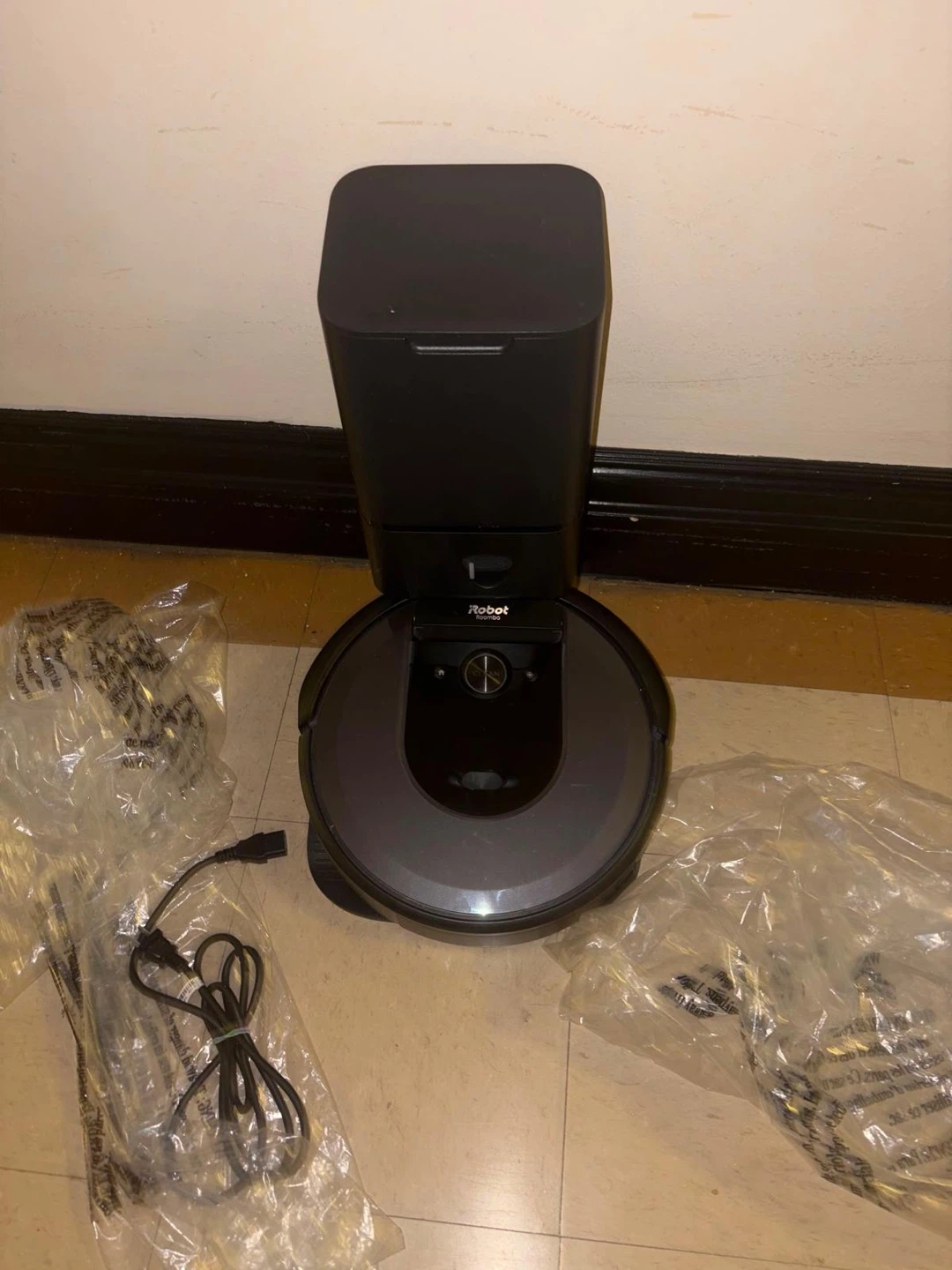 iRobot Roomba i7 Robot Vacuum with Clean Base - photo 2