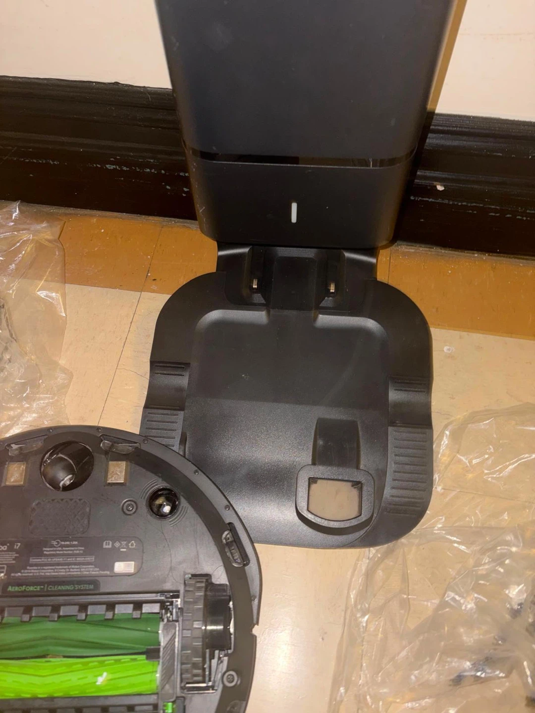 iRobot Roomba i7 Robot Vacuum with Clean Base - photo 5