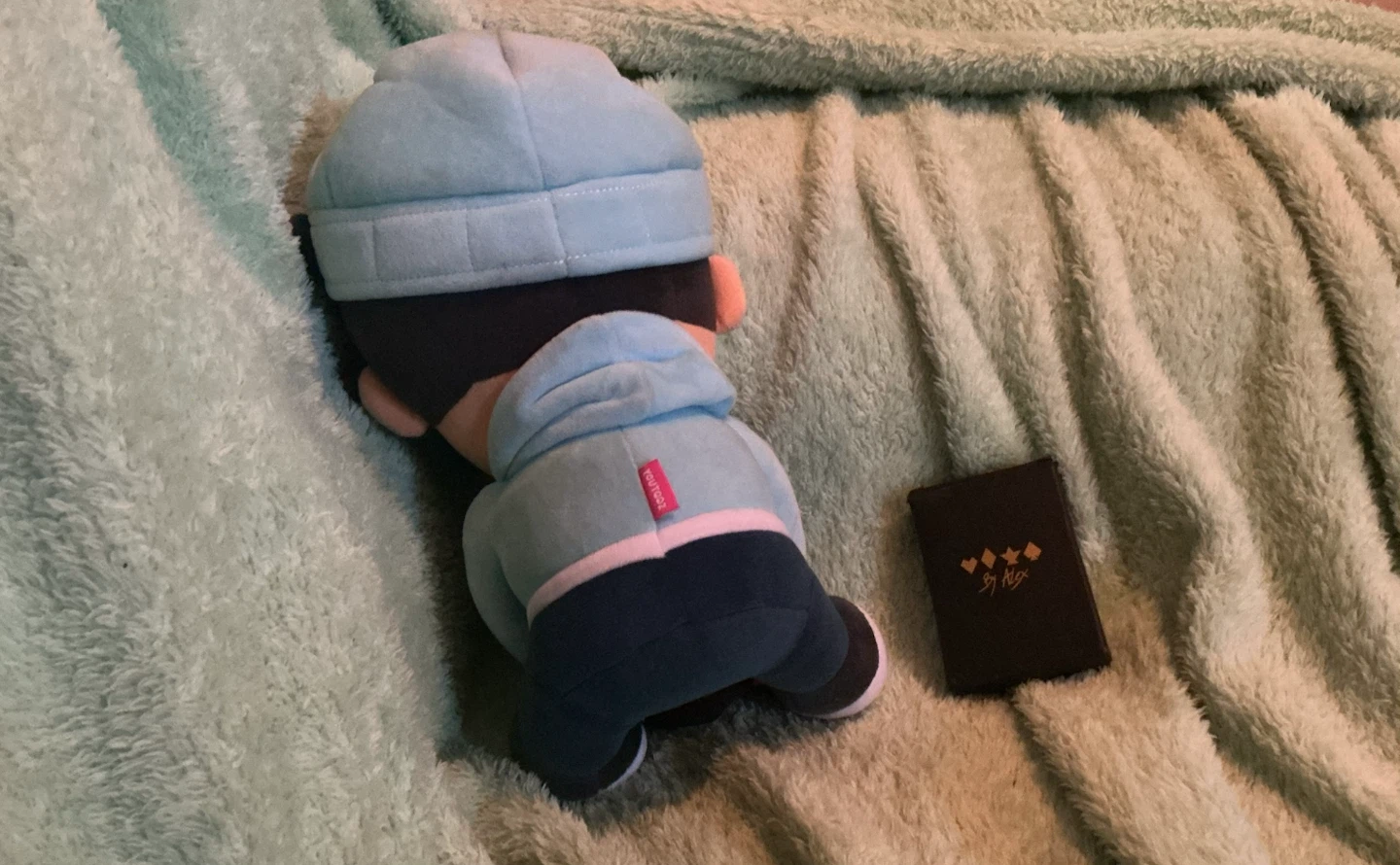 Skeppy holding BBH Youtooz - photo 2