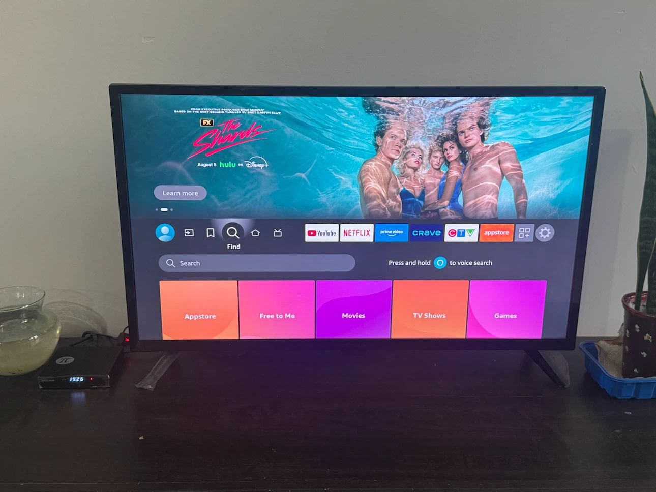 Insignia 32” 1080p Full HD Smart Fire TV + Acecom IPTV Box