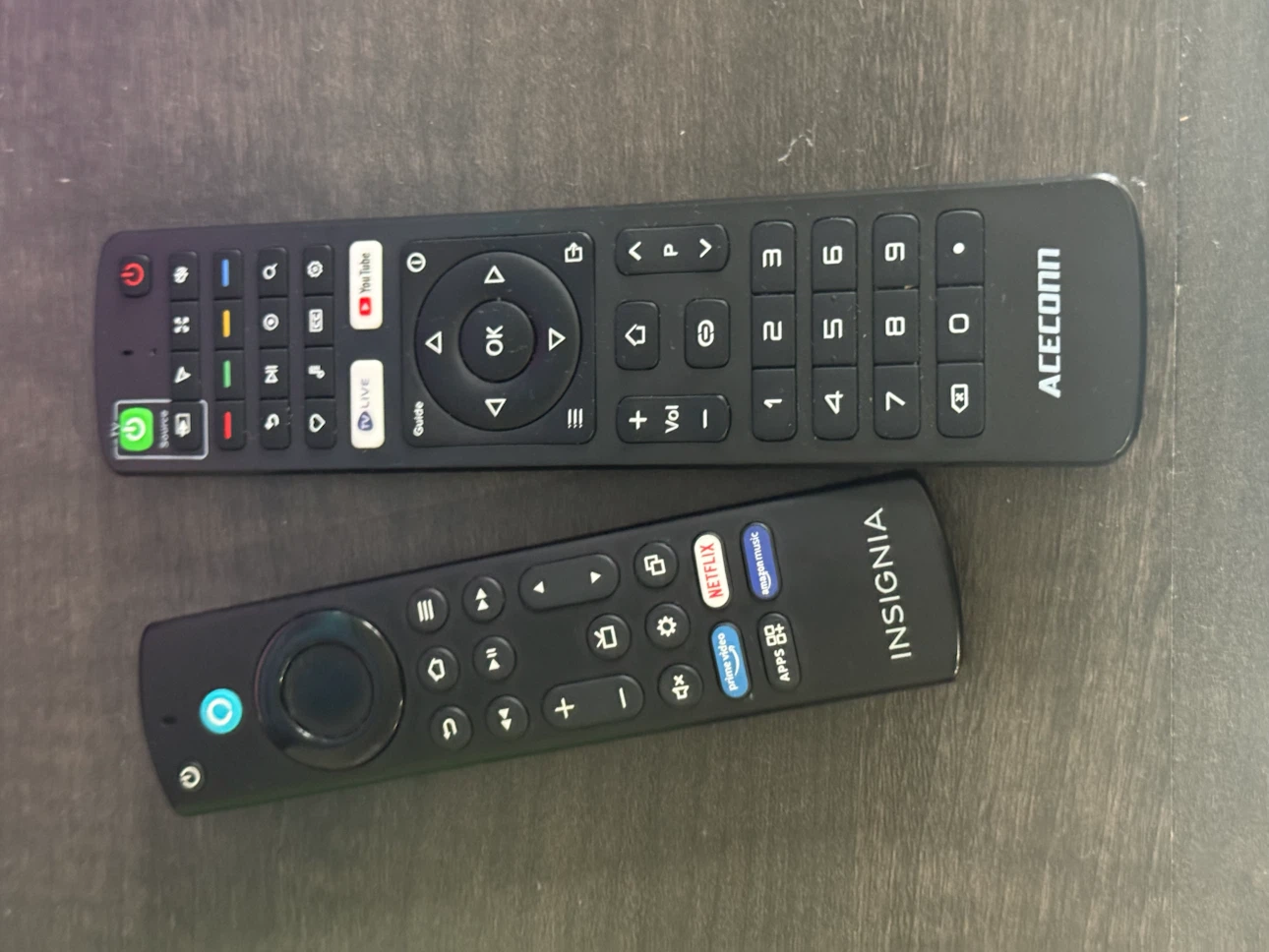 Insignia 32” 1080p Full HD Smart Fire TV + Acecom IPTV Box - photo 4