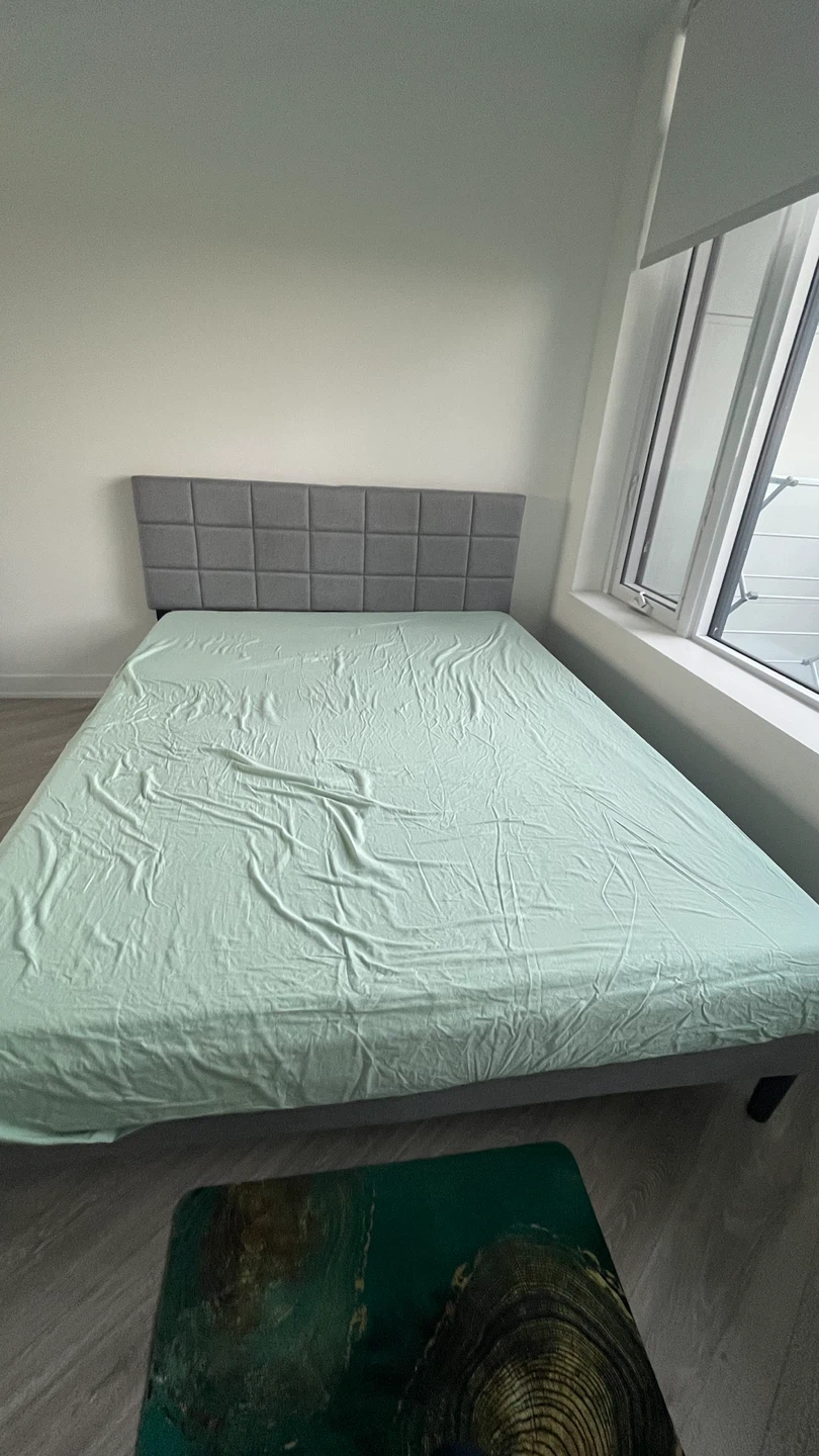 Bed with mattress - photo 2