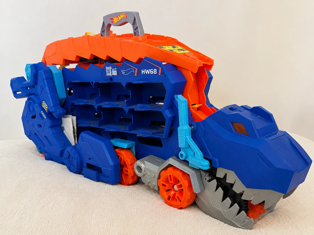 Hot Wheels City Ultimate T-Rex Transporter