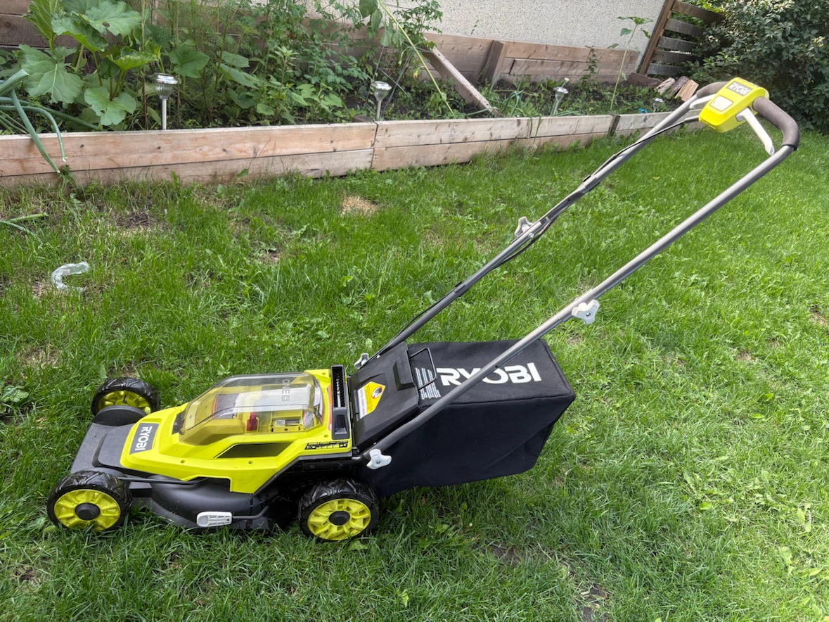 Ryobi 13” lawnmower /w 4ah battery & charger