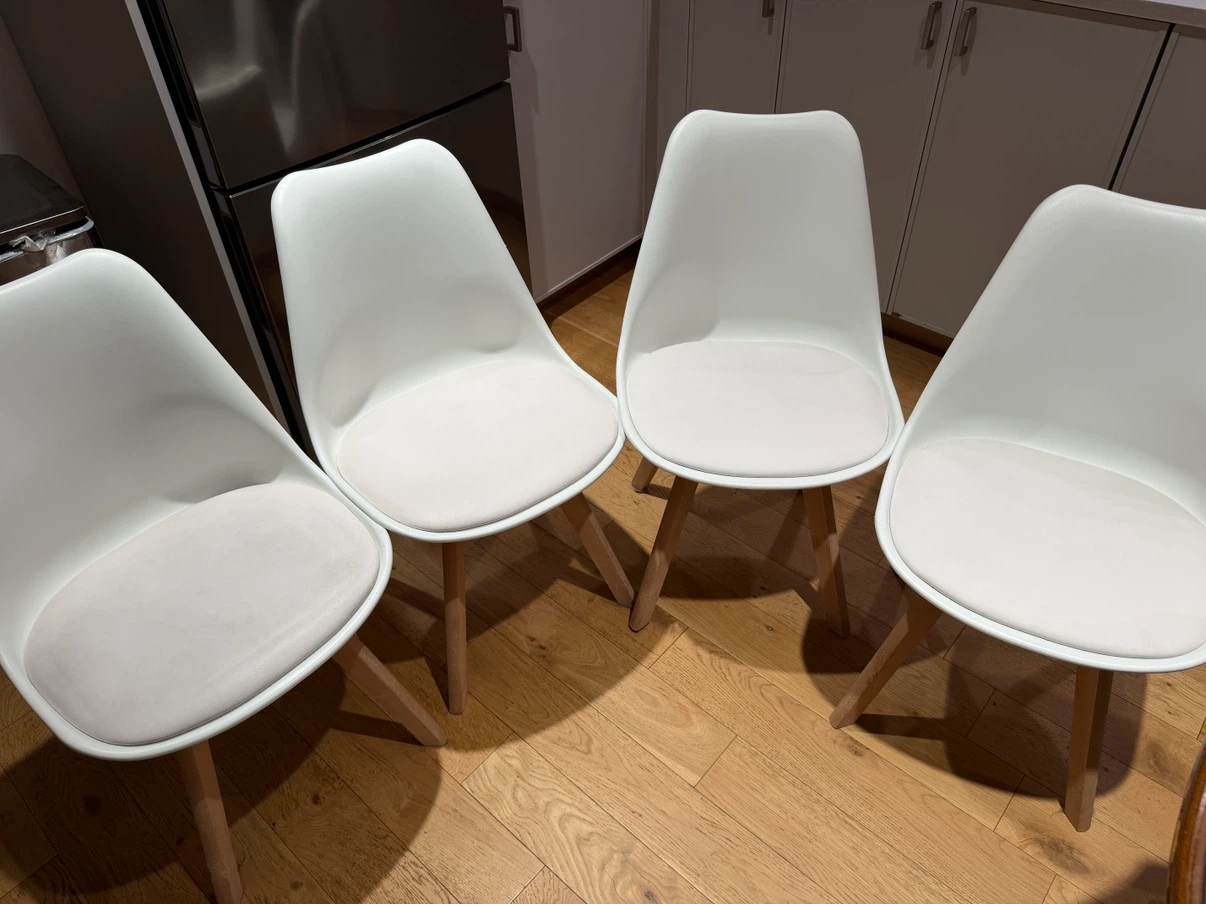 Set of 4 White Dining Chairs with Wooden Legs