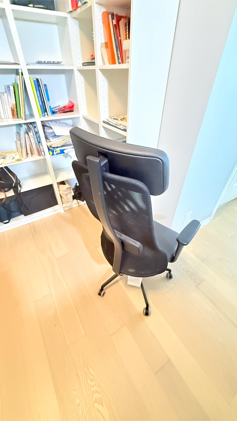 IKEA Ergonomic Office Chair – Excellent Condition - photo 2