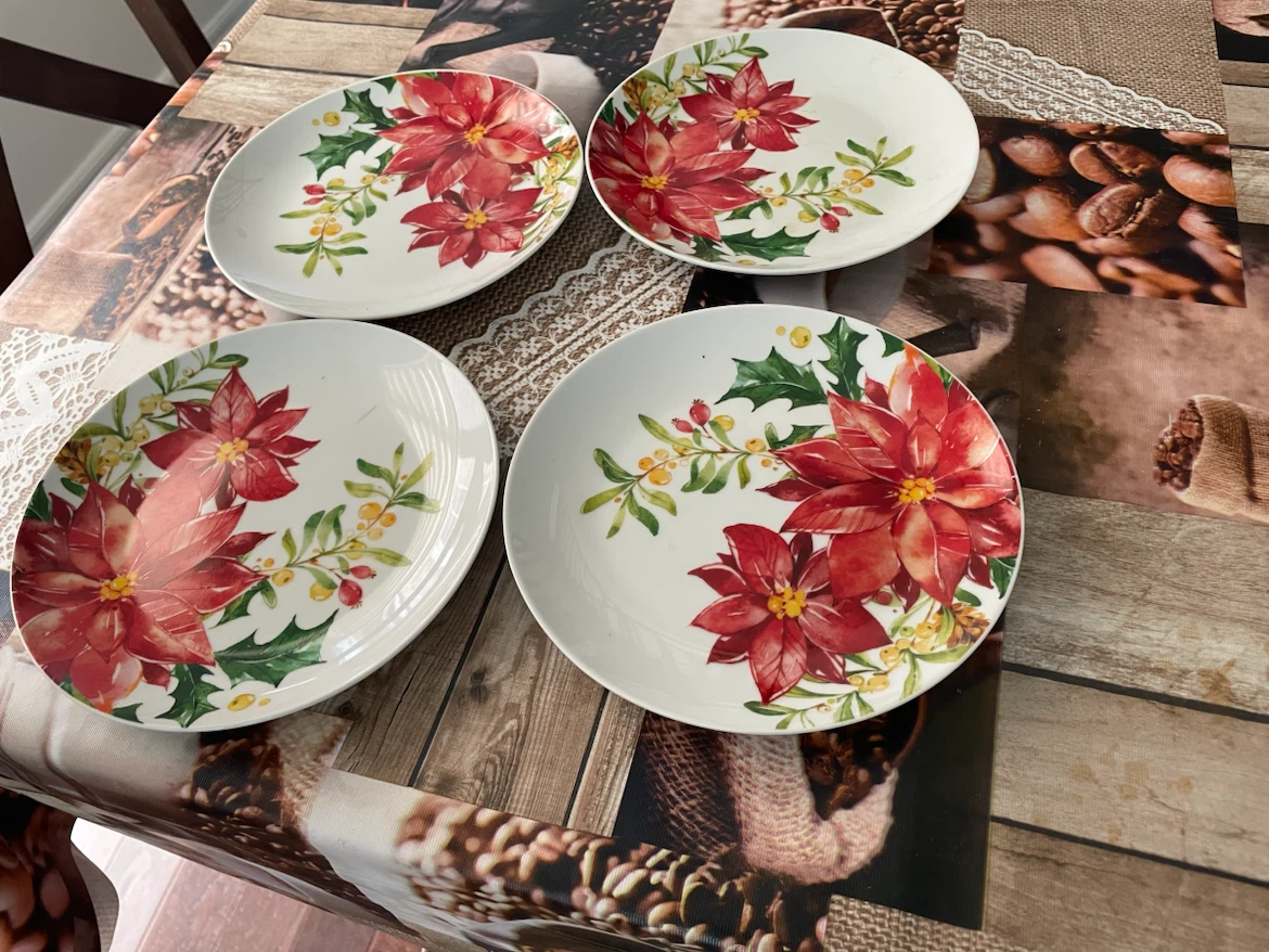 Set of 4 Christmas Poinsettia Plates