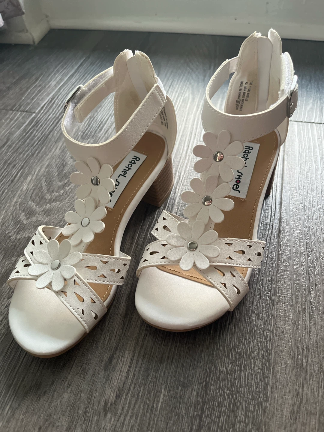 Rachel Shoes White Flower Sandals Size 1M