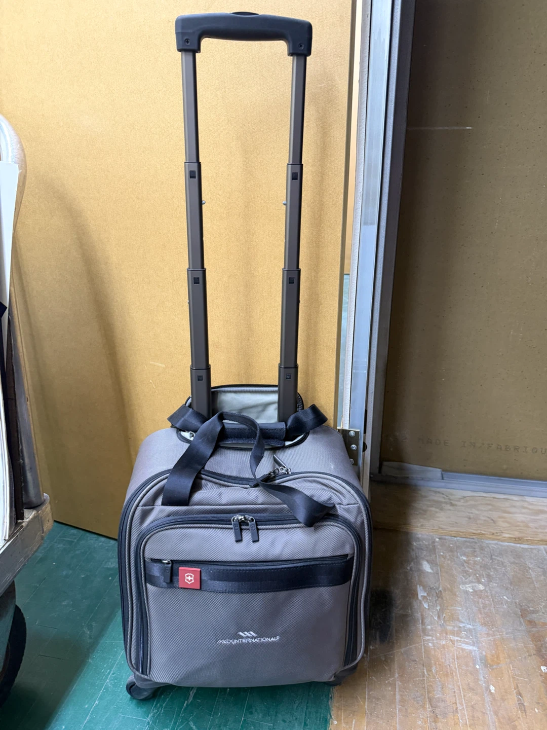 Victorinox rolling business carry-on - photo 2