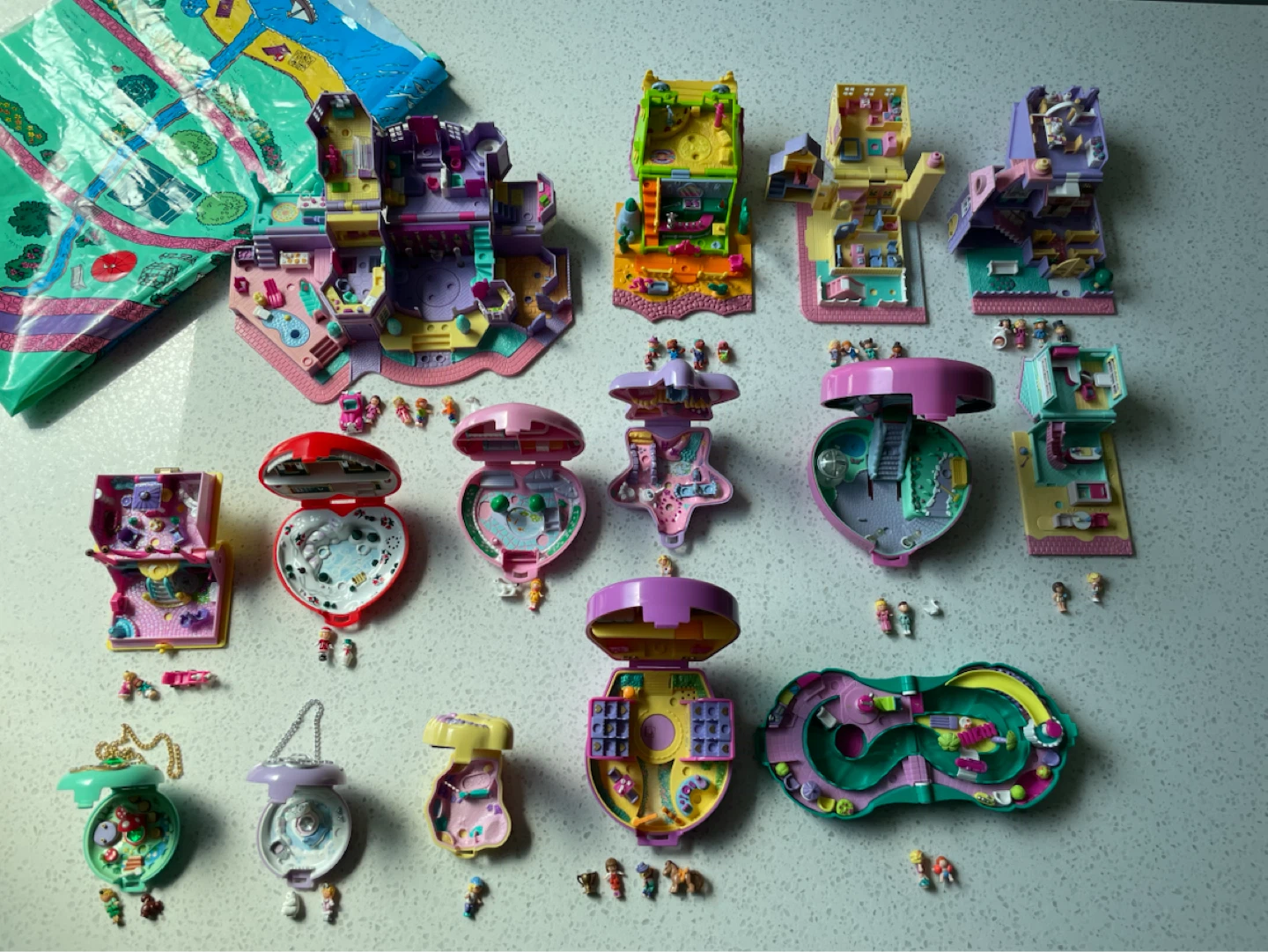 15*vintage* (bluebird) Polly Pocket lot and vinyl map mat