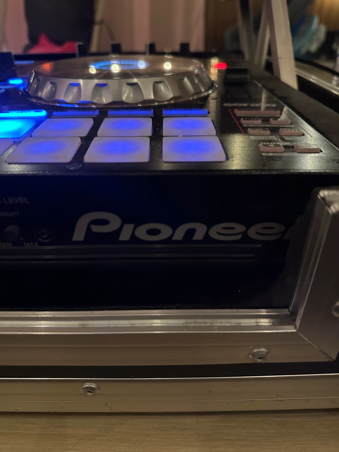 Pioneer DDJ-SX DJ Controller w/ Hard Case - photo 4