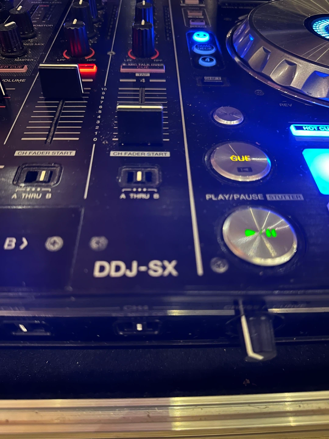 Pioneer DDJ-SX DJ Controller w/ Hard Case - photo 5