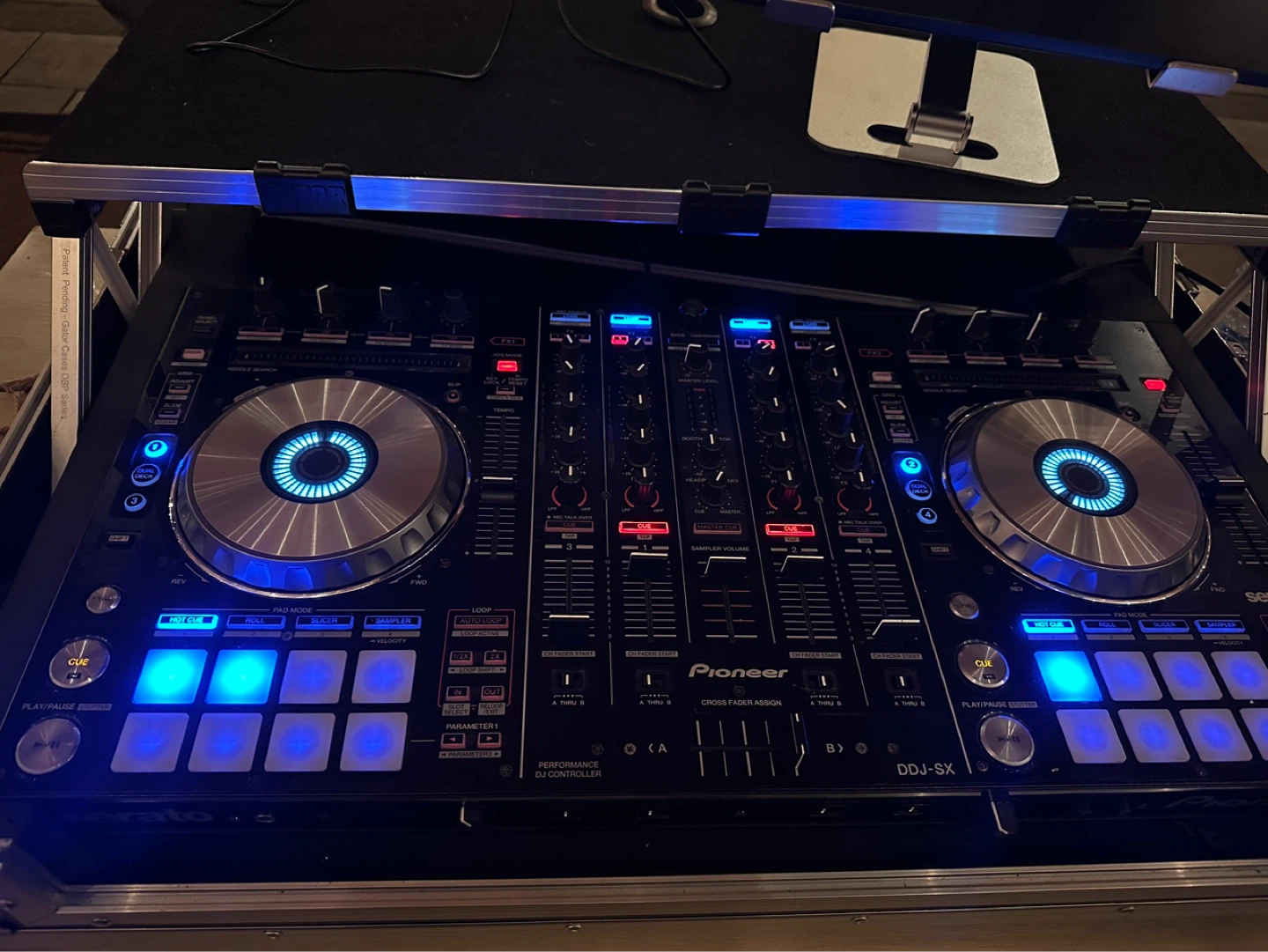 Pioneer DDJ-SX DJ Controller w/ Hard Case - photo 2